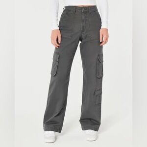 Hollister - Dark Grey Ultra High Rise Baggy 3
Pocket Cargo Pants